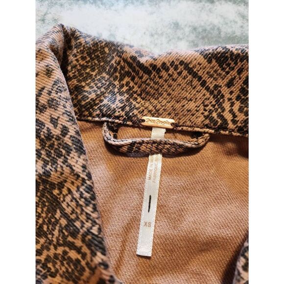 Free People Snake print Trucker Jacket sz XS - Picture 3 of 4